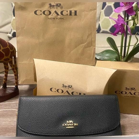 Coach Wallet and Check book •
3 fold Wallet • Carriage Logo - Picture 15 of 15
